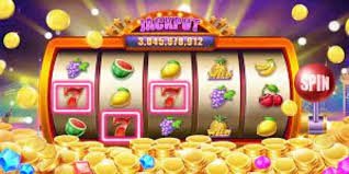 QRIS, DANA, OVO, GoPay payment icons accepted on login royaltoto